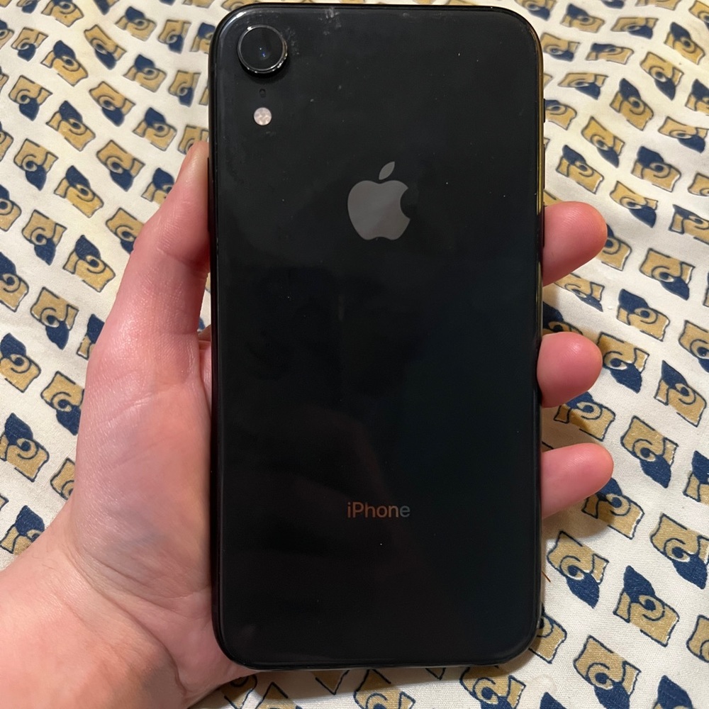 iPhone XR 128GB UNLOCKED